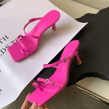 2023 Летние Элегантные женские тапочки на высоком каблуке с квадратным носком, римские сандалии с узкой лентой, вьетнамки, женские вечерние модельные туфли Zapatos