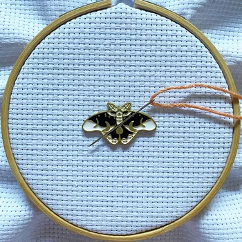 Игольница магнитная для вышивания крестиком Бабочка Игла Няня Магнит вышивка Рукоделие