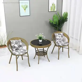 Комбинация чайного столика и стула на балконе, ротанговый стул, набор из трех предметов, современный водонепроницаемый маленький журнальный столик во внутреннем дворике