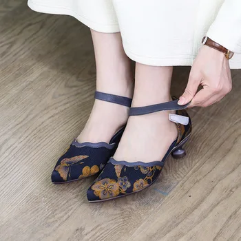 Сандалии, женская обувь в стиле ретро, кожаные сандалии китайского бренда с острым носком, женская летняя обувь ручной работы с эмблемой, женская обувь
